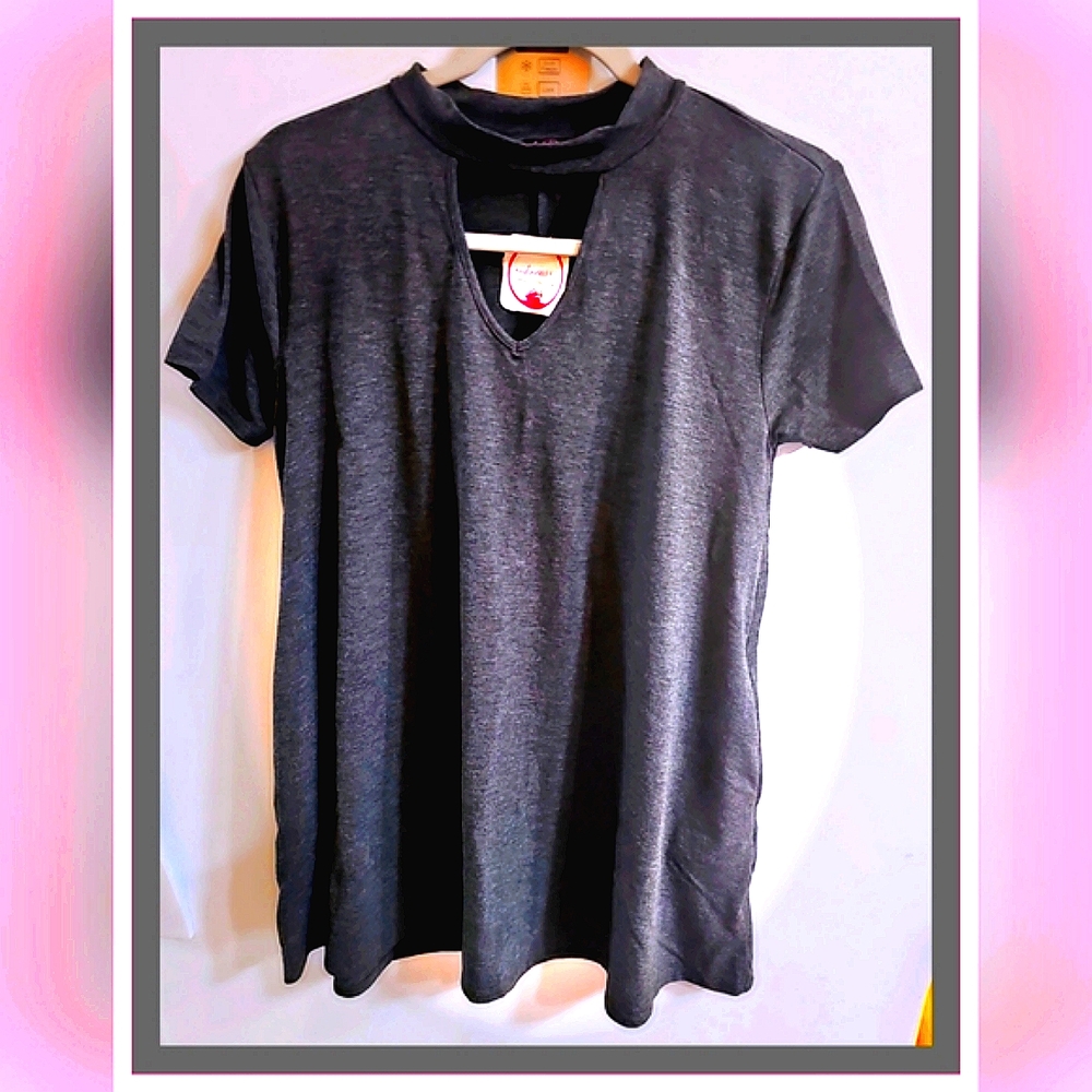 Sheila Rose Nadine West Grey T-shirt with pockets on sides size small. NWT🛍️